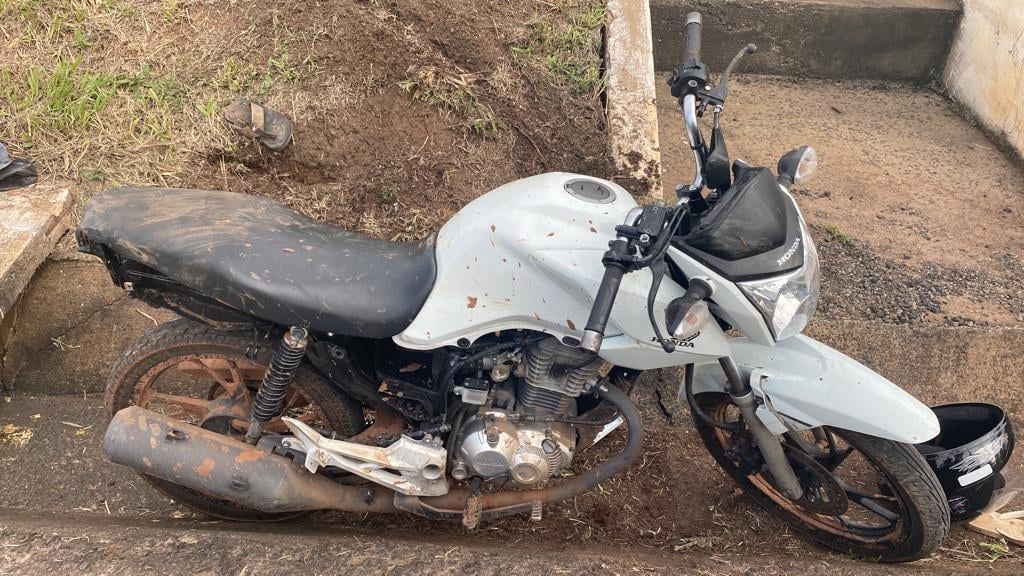 Policiais encontram adolescente com moto furtada na SP-294 em Vera Cruz