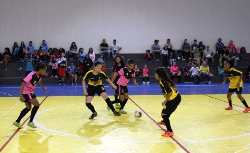 Torneio regional de futsal tem 140 meninas de cinco cidades em Garça