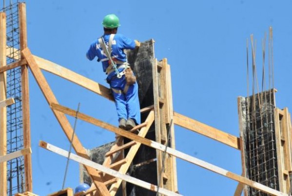 Acabamento e refeições encarecem construção civil