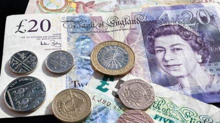 Libra atinge menor patamar frente ao dólar desde 1985