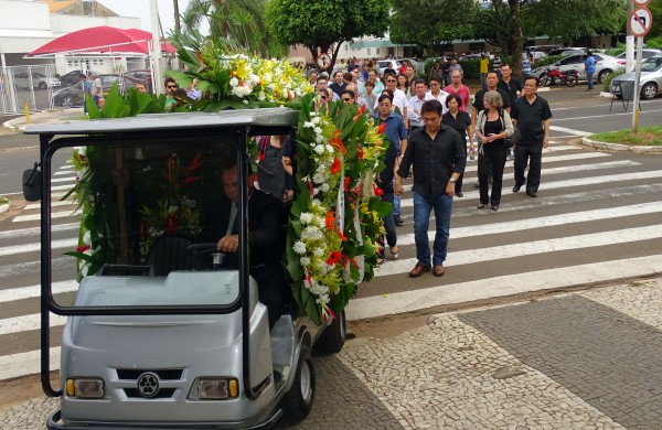 Tochimiti Sasazaki é sepultado com onda de mensagens de adeus e reconhecimento