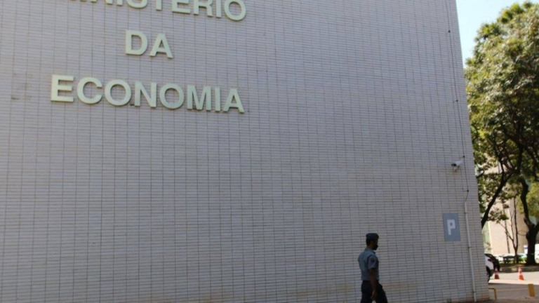 Governo corta R$ 6,9 bi em gastos e não garante reajuste a servidores