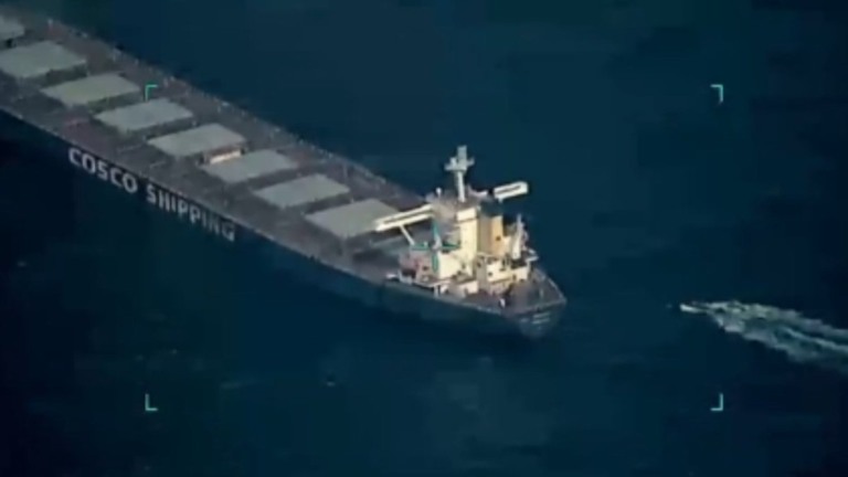 Twitter/@indiannavy – 05.01.2024 Os 21 tripulantes ficaram em um espaço contra piratos no interior da embarcação