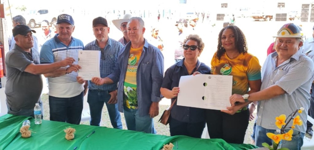 Deputado Dilmar Dal’Bosco prestigia Festa do Agricultor de Carlinda