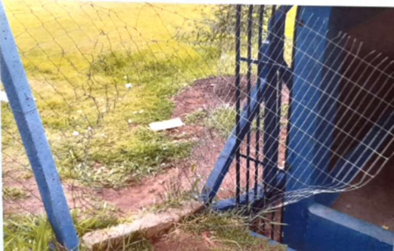 Pais pedem obras e equipamentos contra invasões, pombos e sujeira em Emei