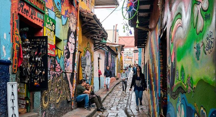 Região do distrito de La Candelaria é ideal para os fãs de arte urbana. Foto: Reprodução/Denomades