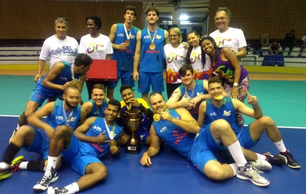 Equipe de vôlei, medalha de bronze nos Jogos Abertos de 2017