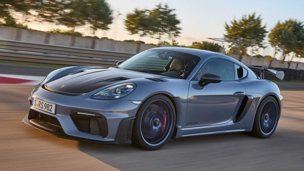 Porsche 718 Cayman GT4 RS chega ao Brasil para unir todos os extremos