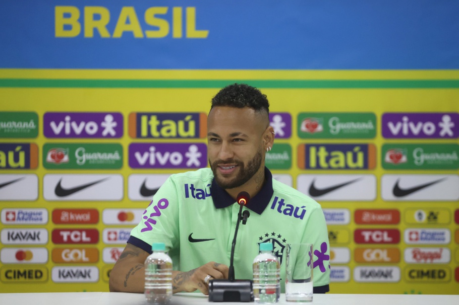 Neymar em coletiva de imprensa pela Seleção Brasileira