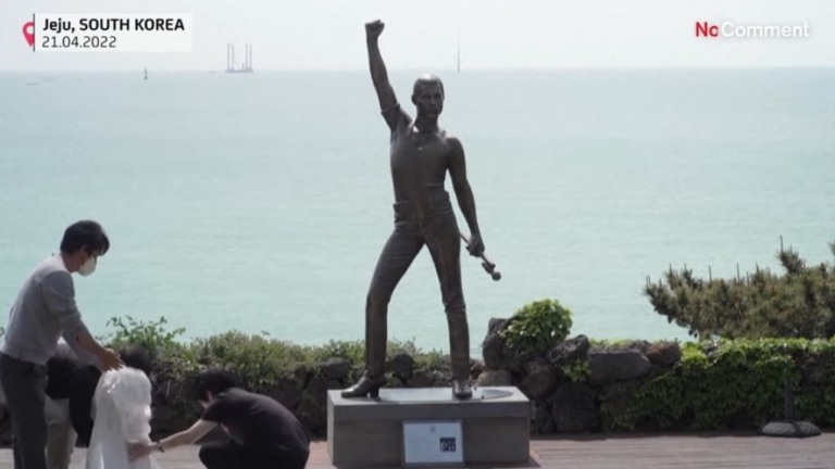Freddie Mercury ganha estátua de bronze de R$187 mil na Coreia do Sul