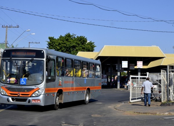 Crise na saída - Vinícius cria polêmica com transporte público