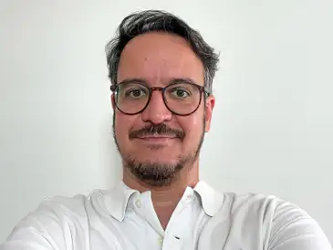 Brasília (DF) 07/03/2024 - Para o neurocirurgião Bruno Burjaili, o desenvolvimento das neurotecnologias permitirá o aprimoramento das atuais técnicas de tratamento de doenças neurológicas, como o uso de implantes cerebrais, abrindo um leque de novas opções terapêuticas.  Foto: Renato Cesar Cardoso/Arquivo Pessoal