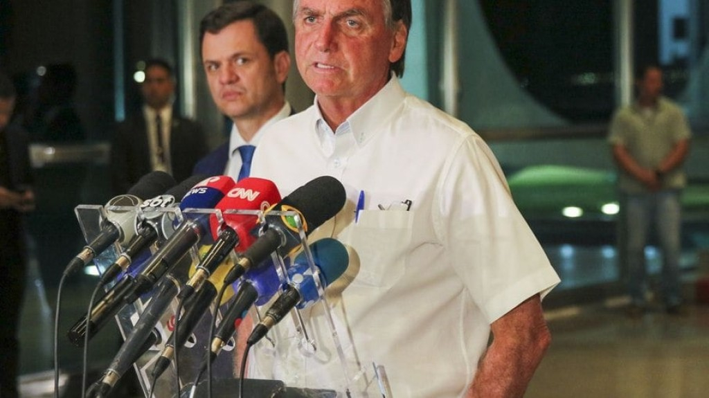 Deputados tentam reanimar Bolsonaro Deputados tentam reanimar Bolsonaro