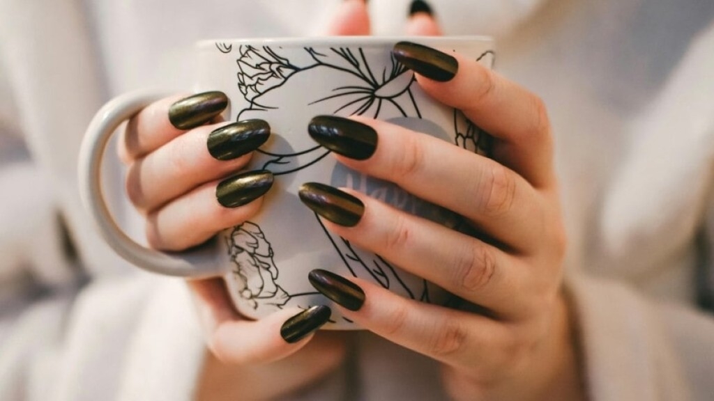 Solange Lima Unhas pretas: o que a cor do esmalte realmente significa