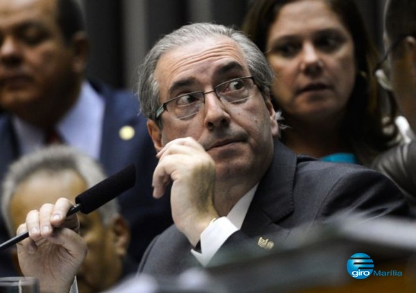 Cunha autoriza processo de impeachment de Dilma