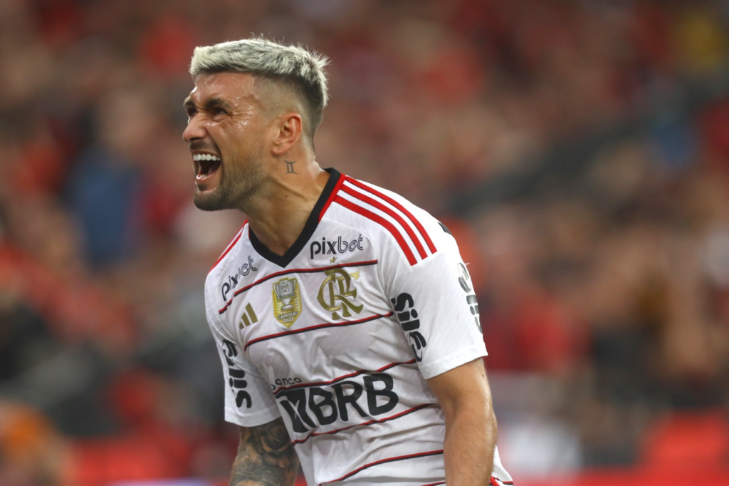 Flamengo bate o Athletico-PR na Arena da Baixada e está na semifinal da Copa do Brasil