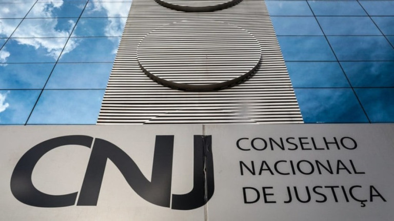 Atos antidemocráticos: CNJ suspende redes sociais de desembargadora