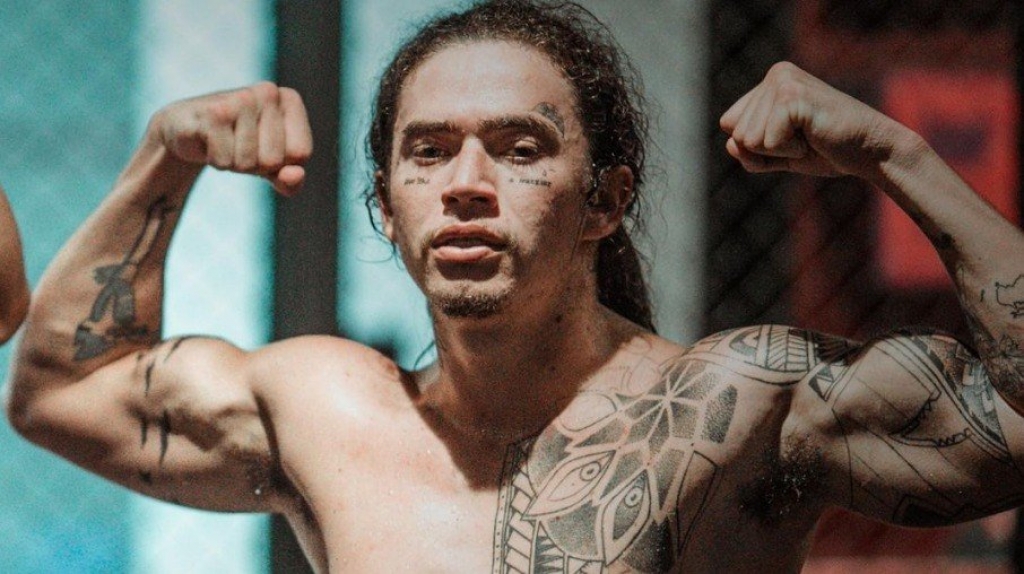 Whindersson Nunes anuncia data de luta de boxe com Popó