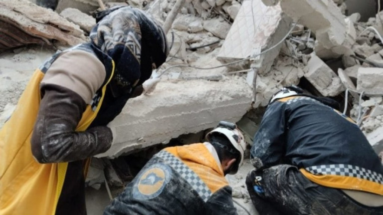 Menina de 6 anos é resgatada com vida uma semana após terremoto