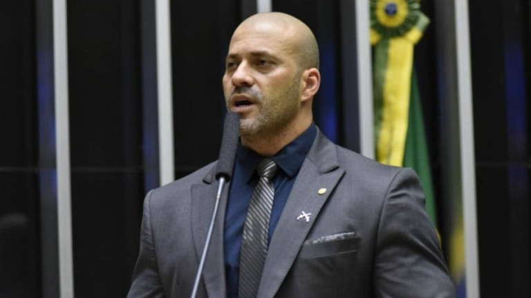 Silveira acumula multa de R$ 4,3 milhões por violar medidas cautelares