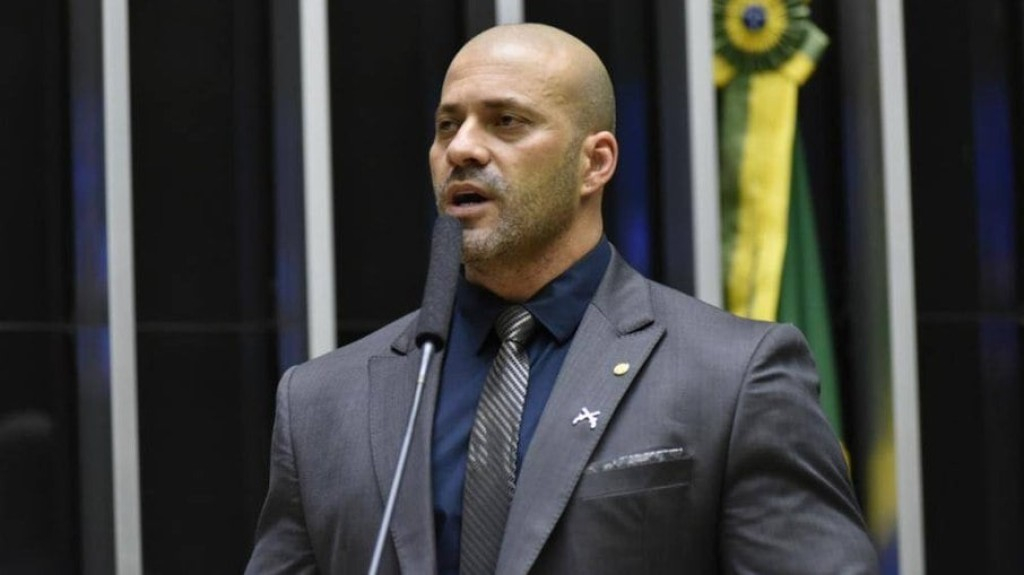 Silveira acumula multa de R$ 4,3 milhões por violar medidas cautelares