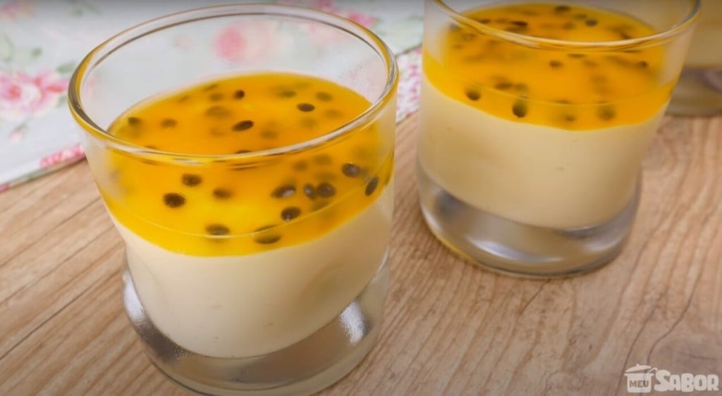 Que tal aprender essa receita de 3 ingredientes? Mousse de Maracujá com uma cobertura sensacional