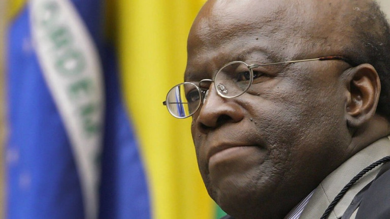 'Venceram a democracia e a civilidade', diz Joaquim Barbosa