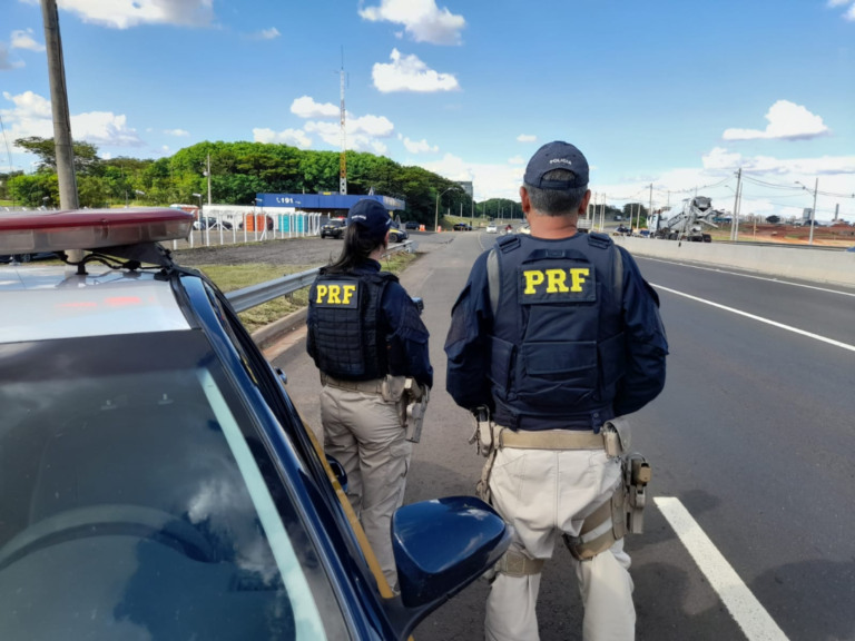 PRF de Marília multa 82 por ultrapassagens proibidas nas viagens de Natal