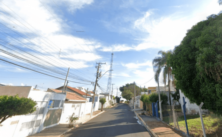 Dupla em moto rouba bolsa com R$ 5 mil em joias em distrito de Marília