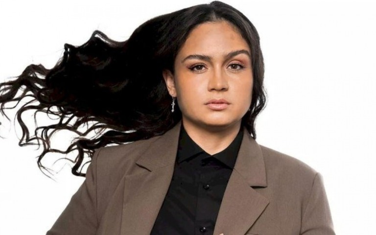 Quatro meses após a morte de Maurílio, Luiza anuncia carreira solo