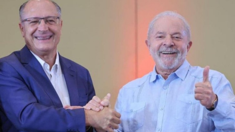 Lula recua sobre revogar reforma trabalhista, mas prevê revisão