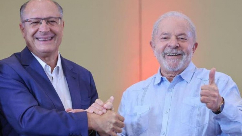 Lula recua sobre revogar reforma trabalhista, mas prevê revisão