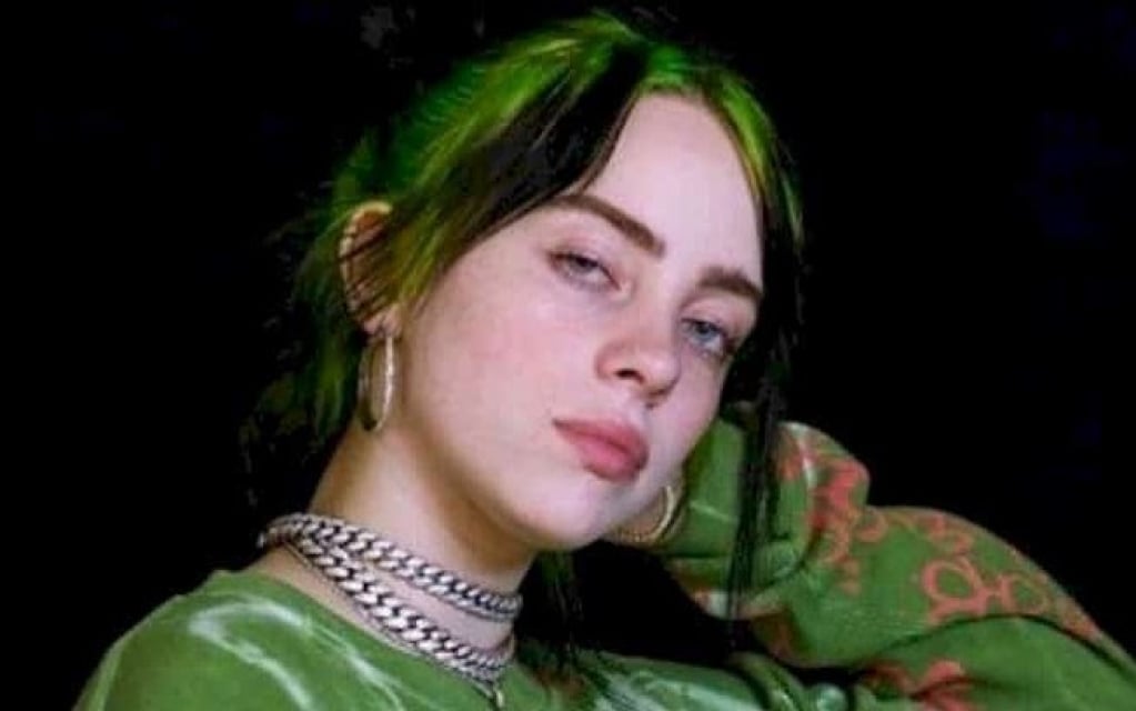 Billie Eilish aparece nas redes sociais com novo look Billie Eilish aparece nas redes sociais com novo look