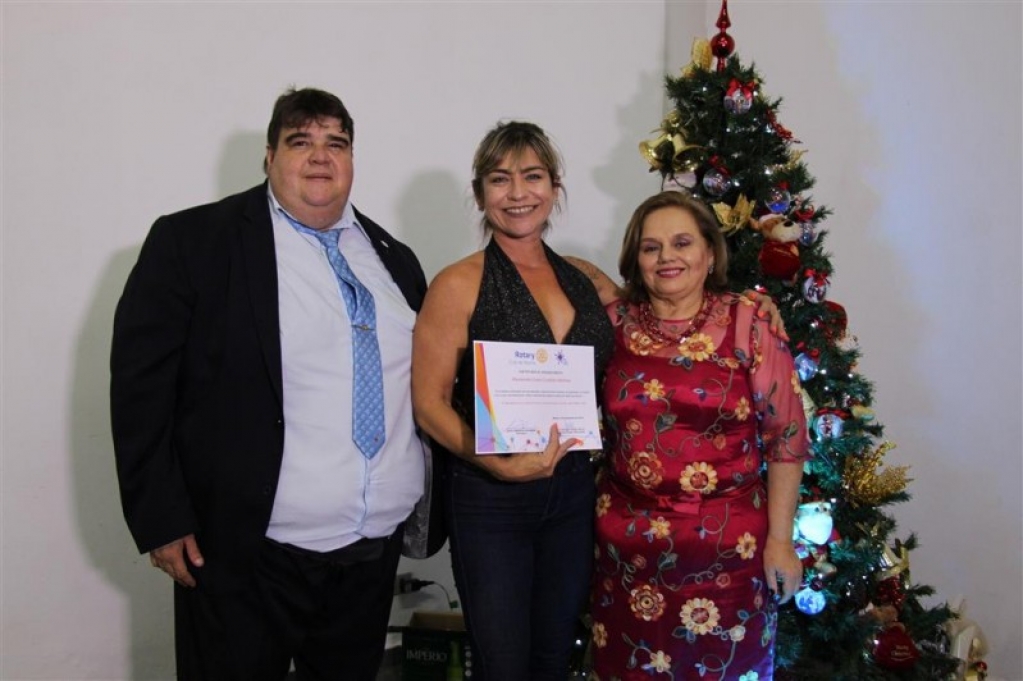 Rotary Marília celebra ano com balanço de atividades, posses e homenagens.