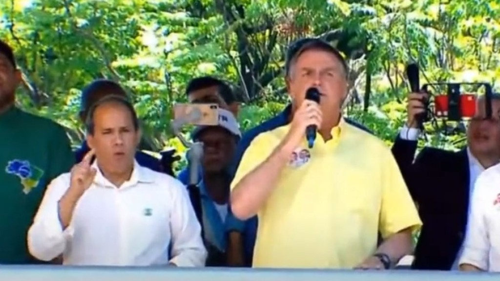 Jair Bolsonaro discursa ao lado de Zema em Minas e pede "oportunidade"
