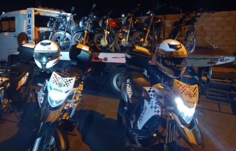 Motos e bicicletas motorizadas apreendidas após manobras perigosas na zona norte