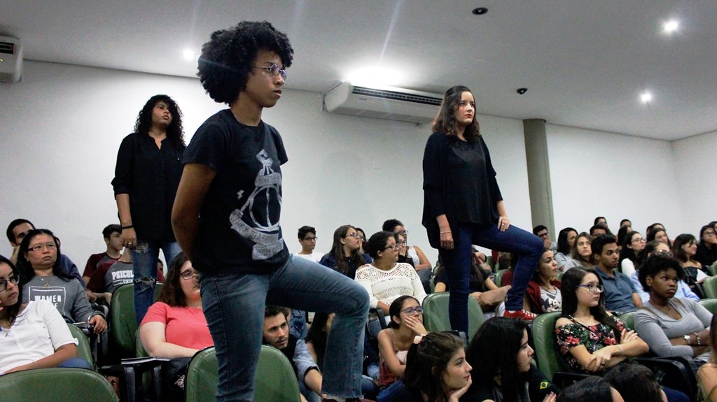 Estudantes de psicologia e profissionais discutem Luta Antimanicomial