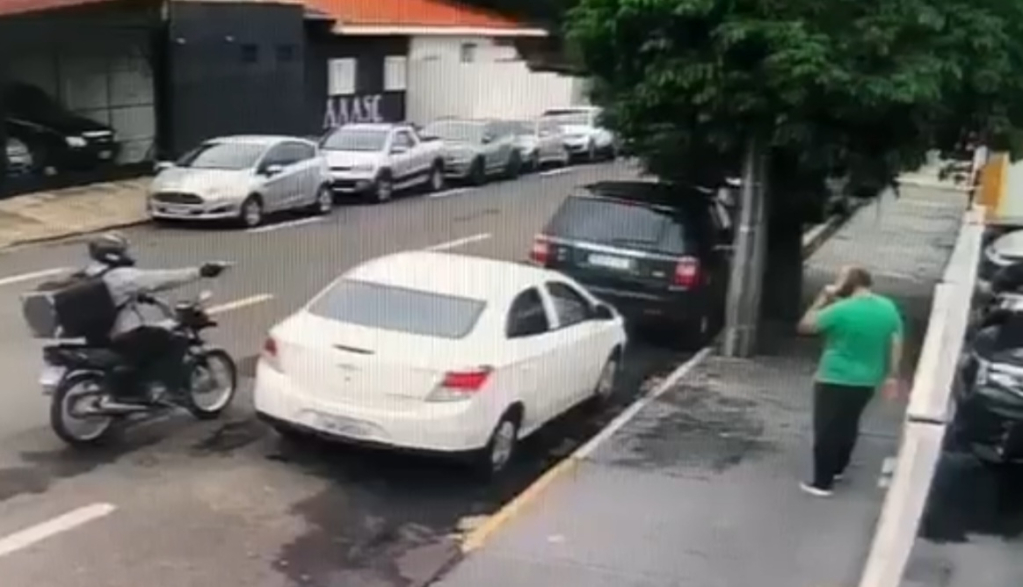 Vídeo mostra execução em frente a estacionamento em Marília