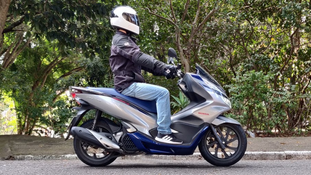 Honda PCX Sport: aceleramos o scooter da linha 2022