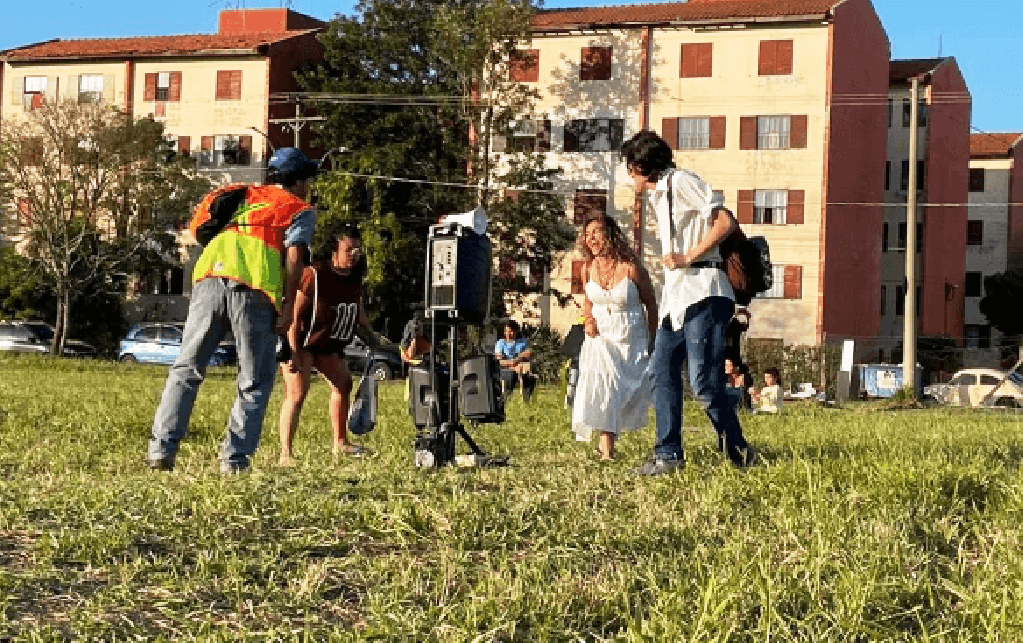 Coletivo fará performance teatral no Beco Resistência de Marília Coletivo fará performance teatral no Beco Resistência de Marília