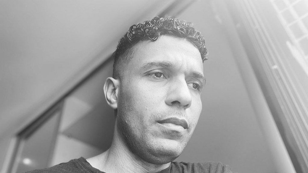 Jornalista acusa Globo de racismo após ser demitido por furto de cafeteira