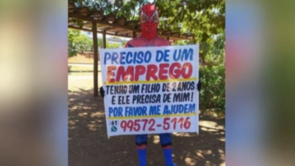 Homem-Aranha de Anápolis já morou na rua e tem polêmica com Carlinhos Maia