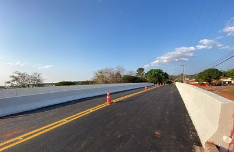 Entrega de novo viaduto muda trânsito na SP-294 e bairros de Oriente
