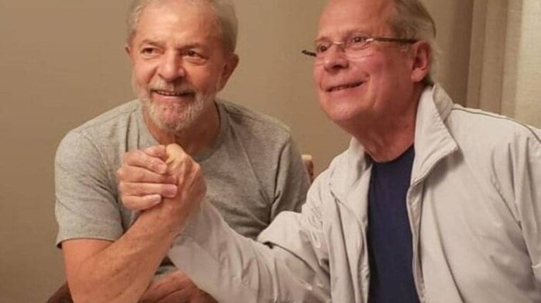 José Dirceu assistiu à posse de Lula no gramado da Esplanada