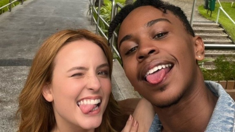 "Maria Joaquina e Cirilo na Globo", brinca Larissa Manoela em foto
