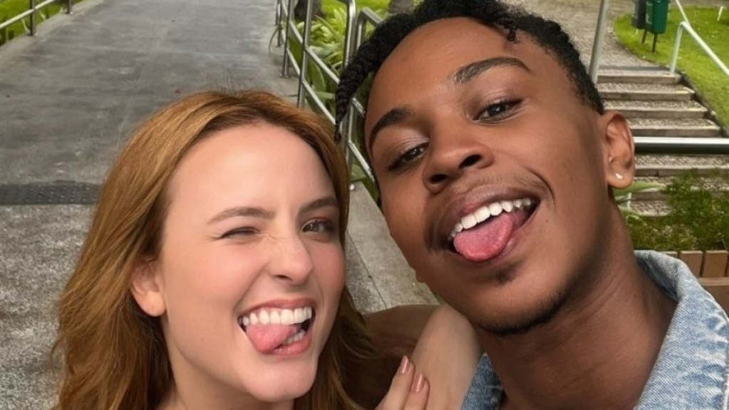"Maria Joaquina e Cirilo na Globo", brinca Larissa Manoela em foto
