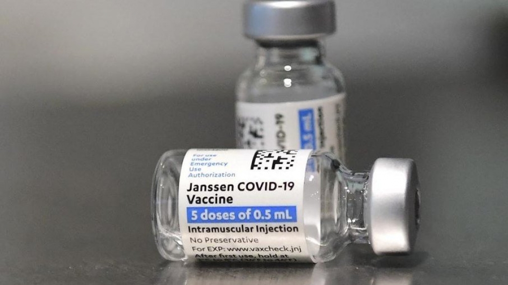 Novo lote com 300 mil doses da vacina da Janssen chega ao Brasil