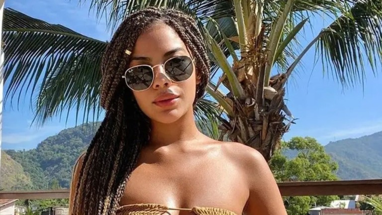 Considerada ícone do verão, Bella Campos se destaca: ‘De biquíni a vestidos vazados