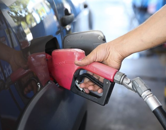 Petrobras reduz preço de gasolina para distribuidoras