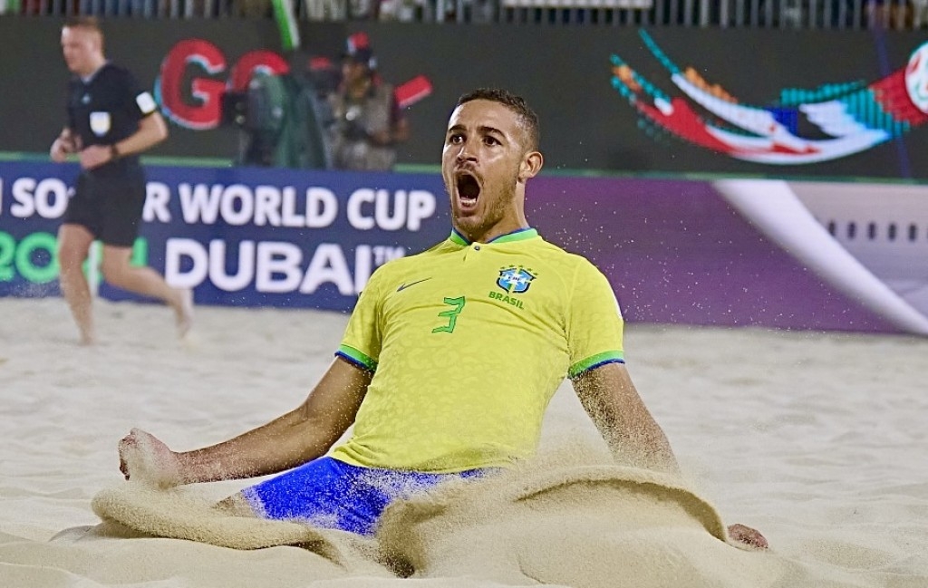 De virada, Brasil garante vaga na final da Copa do Mundo de Beach Soccer